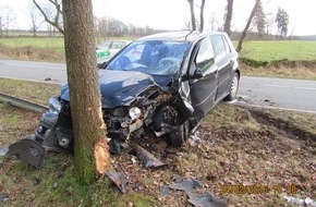 Polizeiinspektion Hameln-Pyrmont/Holzminden: POL-HOL: Landesstraße 549;  Neuhaus Richtung Silberborn:
Nach Überholvorgang am Baum gelandet
- Fahrer leicht verletzt -