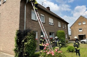 FFW Gemeinde Schwalmtal: FFW Schwalmtal: Flämmarbeiten setzen Hecke in Brand