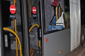 Polizei Mettmann: POL-ME: Die Serie von Steinwürfen auf Busse geht weiter - Erkrath - 1809120