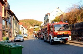 Kreisfeuerwehrverband Calw e.V.: KFV-CW: Nagold - Übel riechende Damenschuhe in Paket rief Feuerwehr und Polizei auf den Plan