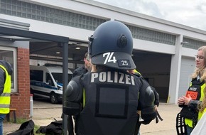 Polizeiinspektion Harburg: POL-WL: Sch&uuml;lerferienpraktikum bei der Polizei: Spannende Einblicke in den Polizeiberuf - Restpl&auml;tze f&uuml;r weitere Termine verf&uuml;gbar