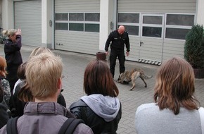 Polizeiinspektion Hameln-Pyrmont/Holzminden: POL-HM: Berufsorientierungstag 2009 bei der Polizeiinspektion