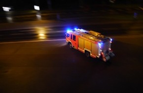 Feuerwehr Bottrop: FW-BOT: Umfangreiche Löscharbeiten bei Brand von Grünabfällen in Grafenwald