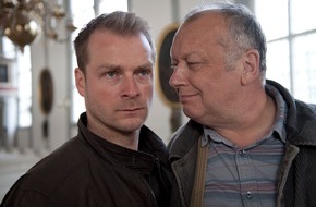 ZDF: Mörderische Jagd" mit Hinnerk Schönemann und Thomas Thieme /  Dorfkrimi mit Roadmovie-Anstrich als ZDF-"Fernsehfilm der Woche" (BILD)