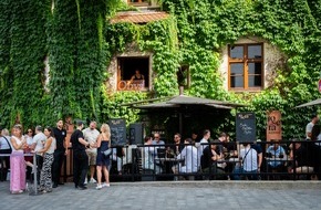 Platzl Hotels: Platzl Hotels: Der DJ, der aus dem Fenster spielt: Eventreihe im Josefa Karree