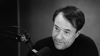 TEMEDOS - Privatpraxis f&uuml;r Allgemeinmedizin und integrative Medizin: Jan Josef Liefers spricht &uuml;ber seine Ketamin-Therapie bei TEMEDOS in Berlin