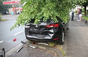 Polizei Mettmann: POL-ME: Verkehrsunfall durch Übermüdung - Hilden - 1806049