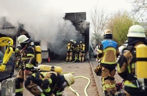 Feuerwehr Essen: FW-E: Brand in Kfz-Werkstatt - starke Rauchentwicklung und eine verletzte Person