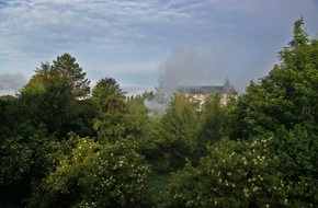 Feuerwehr Essen: FW-E: Feuer in leerstehendem Gebäude im Gleisdreieck am Rademachers Weg