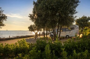 PiNCAMP powered by ADAC: Im Herbst fallen die Campingpreise: Kroatien 53 % g&uuml;nstiger, Ostsee bis zu 24 % Ersparnis