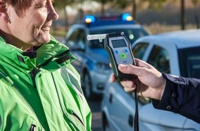 Polizei Rhein-Erft-Kreis: POL-REK: Volltrunken gegen Pkw gefahren - Wesseling