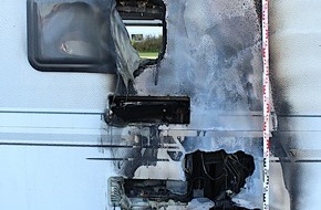 Polizeiinspektion Hameln-Pyrmont/Holzminden: POL-HM: Brennender Wohnanhänger schnell gelöscht - Polizei ermittelt wegen Brandstiftung