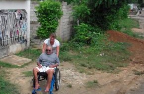 nph Kinderhilfe Lateinamerika e.V.: Rollstühle schenken Hoffnung / nph hilft behinderten Menschen in der Dominikanischen Republik