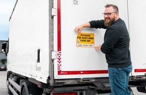 Touring Club Schweiz/Suisse/Svizzero - TCS: Auf der Strasse tragen Lastwagen die Botschaft weiter: Wir halten f&uuml;r jedes Kind ganz an