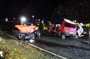 Feuerwehr Dinslaken: FW Dinslaken: Schwerer Verkehrsunfall auf der Otto-Brenner-Str.