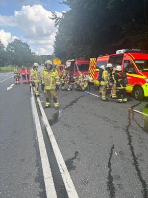 POL-STD: Unbekannte Einschleichdiebe in Harsefeld, Anhänger in Wischhafen entwendet, Mercedes in Stade ausgebrannt, Baufälliges Reetdachhaus in Stade gerät erneut in Brand