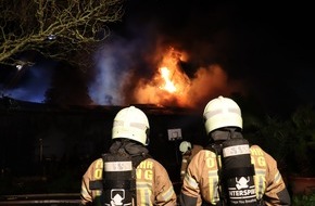 Kreisfeuerwehrverband Segeberg: FW-SE: Schuppenbrand greift auf Einfamilienhaus über