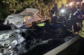 Feuerwehr Stuttgart: FW Stuttgart: Bootsbrand auf Nebenarm des Neckars