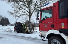 Freiwillige Feuerwehr Aurich: FW-AUR: Nach Unfall eingeschlossenen Fahrer befreit