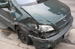 Polizeiinspektion Hameln-Pyrmont/Holzminden: POL-HOL: Holzminden - Fürstenberg Straße / Gartenstraße: Vorfahrt missachtet - 8.000,-- EUR Sachschaden