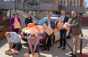 ADAC SE: Leben retten im Unterricht - das Projekt "NürnbergDrückt" / PRÜFEN-RUFEN-DRÜCKEN! / Reanimationsunterricht an weiterführenden Schulen / Stadt Nürnberg führt von ADAC Stiftung gefördertes Projekt weiter