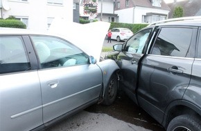 Kreispolizeibehörde Olpe: POL-OE: Zwei Verletzte bei Verkehrsunfall