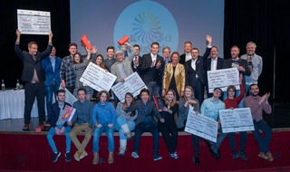 LOTTO Bayern: Hüllenlos ins kühle Nass - GlücksSpirale Film Award 2018 prämiert beste Webclips