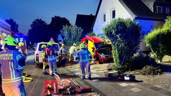 Feuerwehr Ratingen: FW Ratingen: Zwei Personen nach Verkehrsunfall aus Fahrzeug befreit
