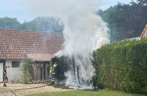 Freiwillige Feuerwehr Kranenburg: FW Kranenburg: Heckenbrand am Treppkesweg