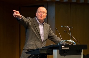 Communication Summit: Grossandrang am Communication Summit 2012 an der ETH / «Service Public im digitalen Zeitalter» als Thema / SRG-Generaldirektor als Referent