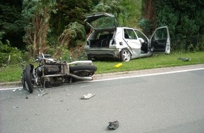 Polizeiinspektion Hameln-Pyrmont/Holzminden: POL-HOL: Landesstraße 584 - Lütgenade - Forst: PKW stößt mit entgegenkommenden Kradfahrer zusammen - Kradfahrer schwer - zwei PKW-Insassen leicht verletzt -