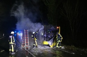 Feuerwehr Bochum: FW-BO: Brennender Bus in Bochum Eppendorf