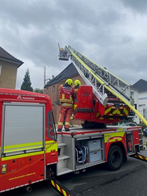 FW-Velbert: Dachstuhlbrand und mehrere Paralleleinsätze