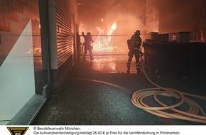 Feuerwehr München: FW-M: Brand beschädigt Geschäftshaus (Schwabing)