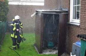 Freiwillige Feuerwehr Werne: FW-WRN: Unkraut flämmen führt zu Brand in Gartenhütte