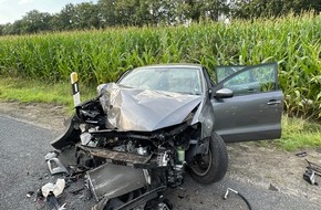 Polizeiinspektion Cuxhaven: POL-CUX: Verkehrsunfall auf der Wulsbütteler Straße - 19-jähriger leicht verletzt - Fahrzeug mit Totalschaden (Lichtbild in der Anlage)