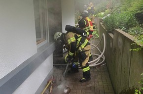 Feuerwehr Herdecke: FW-EN: Wohnungsbrand in der Bahnhofstraße - Gebäude verraucht.