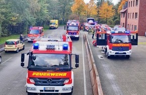 Freiwillige Feuerwehr Hünxe: FW Hünxe: Feuerwehren aus Hünxe, Hamminkeln und Voerde proben den Ernstfall am Institut der Feuerwehr in Münster