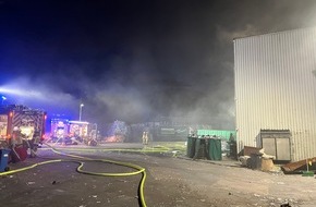 Feuerwehr Essen: FW-E: Brand in einem Gewerbebetrieb - Rauchentwicklung weithin sichtbar