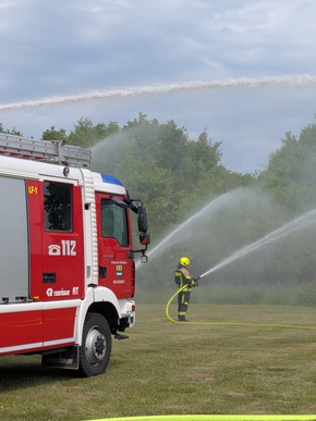 FW-LFVSH: Sommerzeit/Erntezeit= Erhöhtes Einsatzaufkommen Landesfeuerwehrverband dankt allen Einsatzkräften im Land für ihren unermüdlichen Einsatz