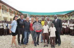 nph Kinderhilfe Lateinamerika e.V.: Ben Stiller geht zur Schule / Hollywood Schauspieler besucht nph Projekt in Haiti (BILD)