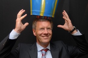 Plan International Deutschland e.V.: Christian Wulff: Gleiche Chancen für Mädchen / Niedersachsens Ministerpräsident Wulff engagiert sich für Mädchenkampagne von Plan International und besucht Erlebnisausstellung in Hannover