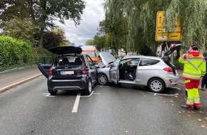 Polizei Mettmann: POL-ME: Schwerer Verkehrsunfall beim Einbiegen - Haan - 2010031