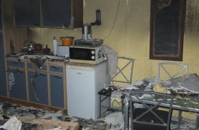 Polizei Düren: POL-DN: Friteuse setzt Küche in Brand - zwei Kinder verletzt