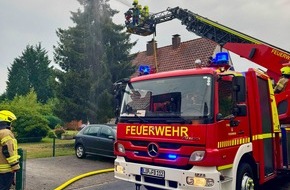 Feuerwehr Detmold: FW-DT: Brennende Tanne nach Blitzeinschlag