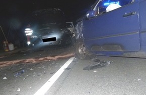 Polizei Minden-Lübbecke: POL-MI: Autofahrer gerät in Gegenverkehr - Frontalzusammenstoß