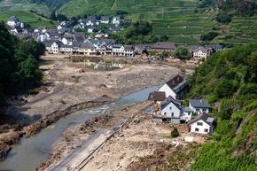 Über 80 internationale Katastrophenhelfer unterstützen zehn Tage lang in den Hochwassergebieten in Rheinland-Pfalz und Nordrhein-Westfalen