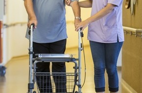 AOK Sachsen-Anhalt: Pflege-Report 2024: Mehr Pflegebedürftige in Sachsen-Anhalt als demographisch erwartet: Pflegegeld wird mehr im Westen genutzt, Sach- und Kombinationsleistungen mehr im Osten