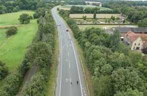 Polizei Münster: POL-MS: Autofahrerin kommt von Fahrbahn ab - Ablenkung durch Handy - Schifffahrter Damm gesperrt