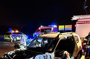 Feuerwehr Neuss: FW-NE: Verkehrsunfall mit Einsatzfahrzeug der Feuerwehr | Zwei Verletzte